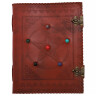 Starožitný ručně vyráběný zápisník vázaný v kůži s reliéfním pentagramem a šesti kameny čaker